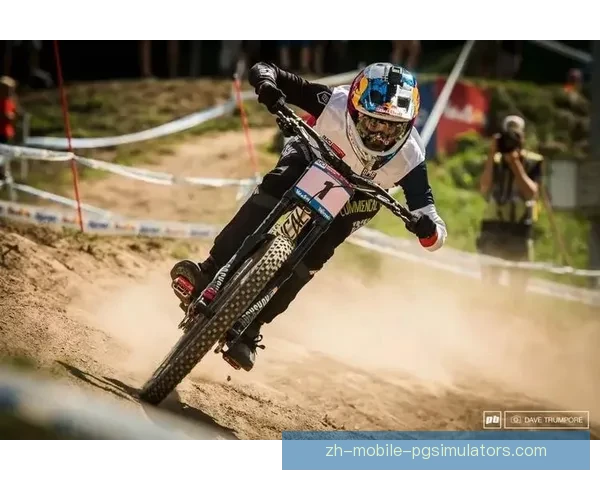 山地车赛事精彩回放：速降挑战、飞跃之间任你选！