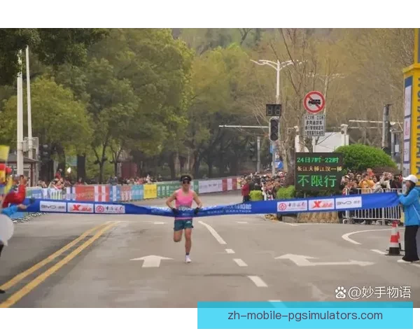 某马拉松比赛:冠军诞生,纪录被刷新,令人振奋的一天 某马拉松比赛:冠军诞生,纪录被刷新,令人振奋的一天