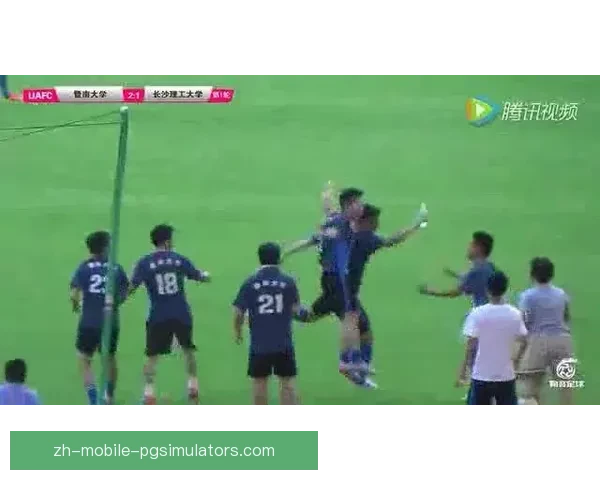 精彩对决：足球巨星交锋，赛场激情四射